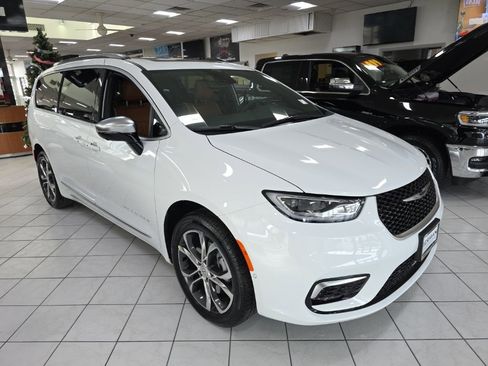 New 2026 Chrysler Pacifica Pinnacle w/ Trailer Tow Group image 1