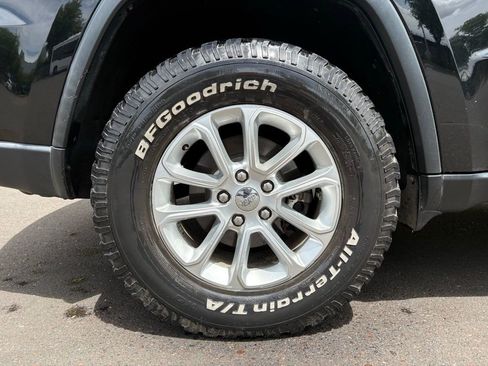 Used 2017 Jeep Grand Cherokee Limited image 4