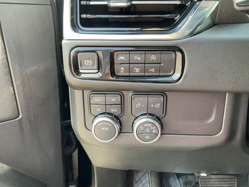 Used 2025 GMC Yukon Denali w/ Sun & Power Step Package AWD/4WD image 34