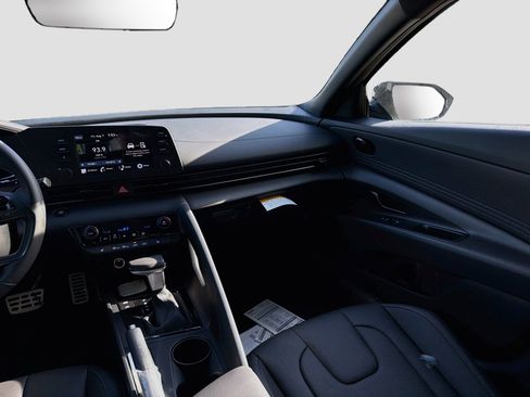 New 2026 Hyundai Elantra SEL Sport FWD image 16