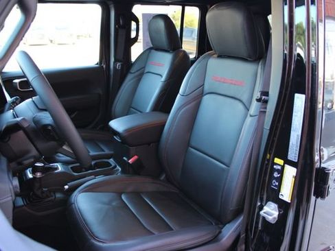 Used 2025 Jeep Wrangler Unlimited Rubicon AWD/4WD image 14