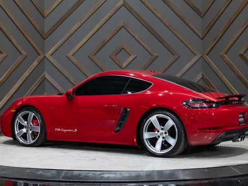 Used 2019 Porsche 718 Cayman S image 2