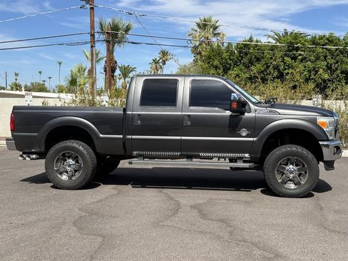 Used 2016 Ford F250 XLT w/ XLT Premium Package AWD/4WD image 3
