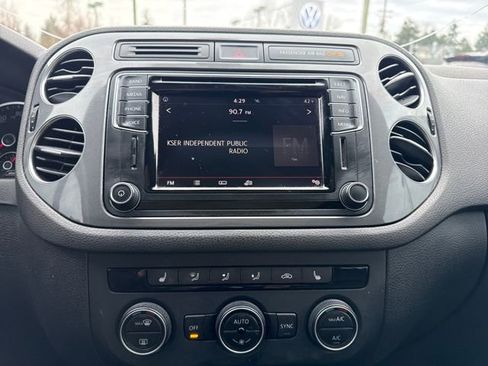 Used 2017 Volkswagen Tiguan Sport image 22