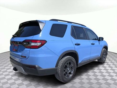 Used 2024 Honda Pilot TrailSport image 4