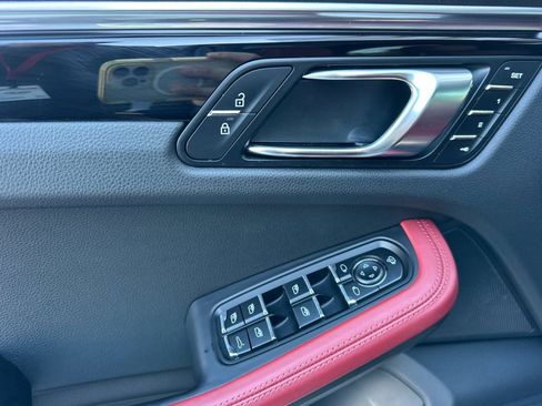 Used 2022 Porsche Macan image 12