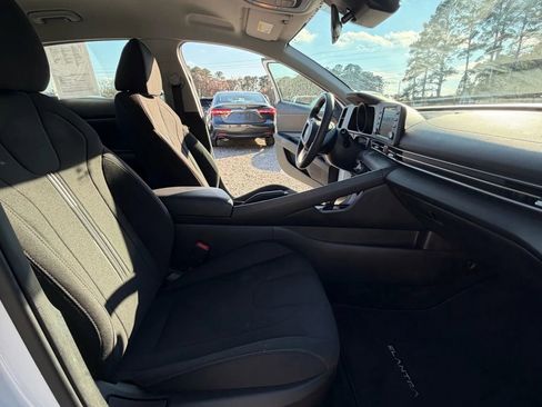 Used 2021 Hyundai Elantra SEL image 10