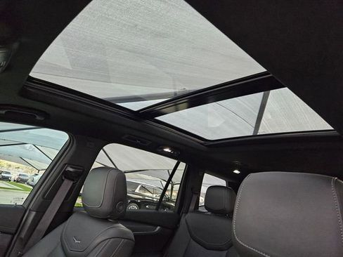 New 2025 Cadillac XT6 Luxury image 9