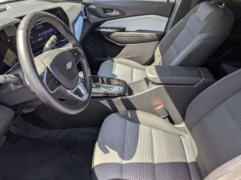 Used 2025 Chevrolet Trax LT w/ LT Convenience Package FWD image 24
