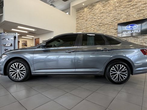 Used 2019 Volkswagen Jetta SE FWD image 2