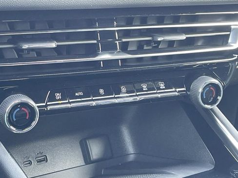 New 2026 Chevrolet Traverse LT w/ Sun and Wheel Package image 25