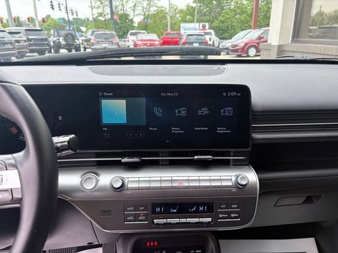 Used 2025 Hyundai Kona SEL FWD image 23
