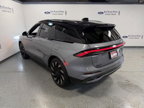 Used 2024 Lincoln Nautilus Reserve w/ Equipment Group 202A image 4