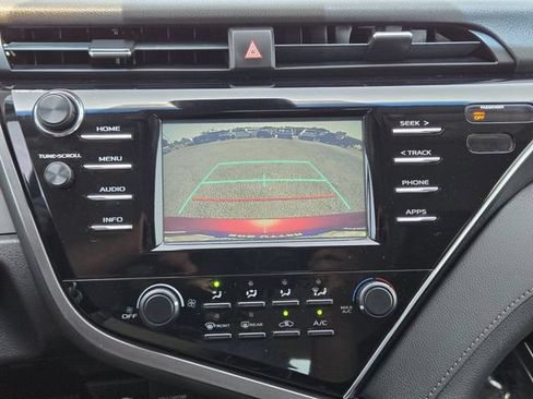 Used 2018 Toyota Camry LE FWD image 17
