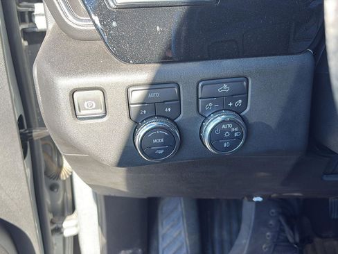 Used 2025 GMC Sierra 1500 Elevation image 13