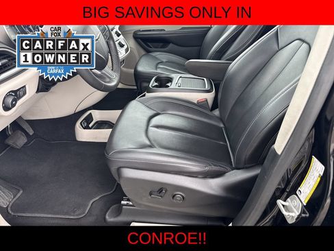 Used 2024 Chrysler Pacifica Touring-L FWD image 12