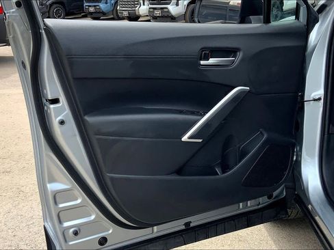 Used 2025 Toyota Corolla Cross XLE FWD image 21