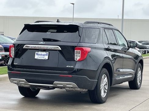 Used 2022 Ford Explorer XLT w/ Equipment Group 202A AWD/4WD image 4