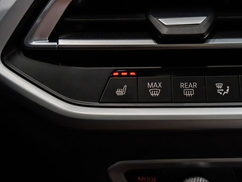 Used 2022 BMW X7 xDrive40i w/ M Sport Package image 15