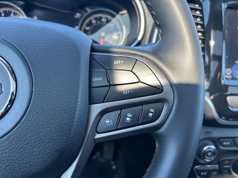 Used 2022 Jeep Cherokee Limited AWD/4WD image 17