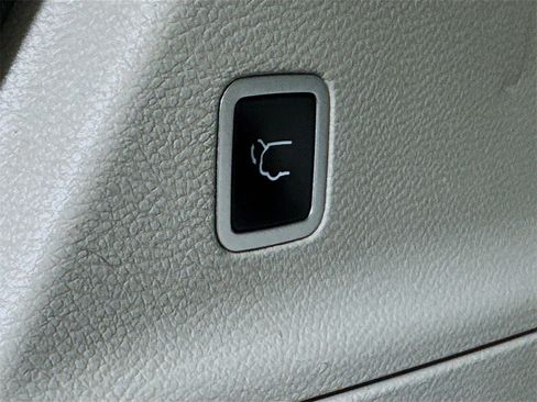 Used 2020 Chrysler Pacifica Limited w/ Tire & Wheel Group image 13