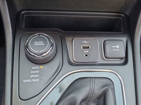 Used 2023 Jeep Cherokee Altitude Lux image 17