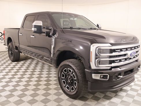 Used 2024 Ford F250 Platinum w/ FX4 Off-Road Package AWD/4WD image 1