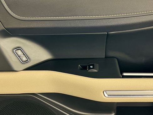 Used 2024 Ford Expedition Limited image 32