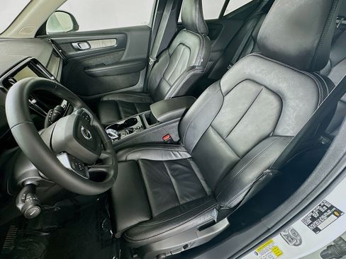 Used 2023 Volvo XC40 B5 Plus AWD/4WD image 17