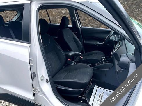 Used 2022 Nissan Kicks S w/ Interior Electronics Package FWD image 7
