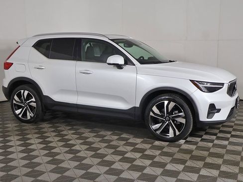 Used 2023 Volvo XC40 B5 Plus w/ Protection Package Premier AWD/4WD image 16