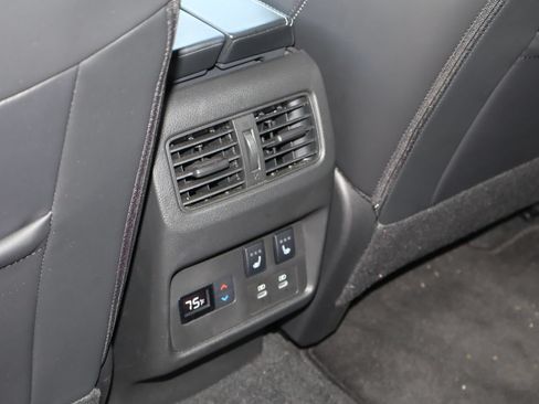 Used 2024 Nissan Rogue Platinum w/ Platinum Premium Package FWD image 18