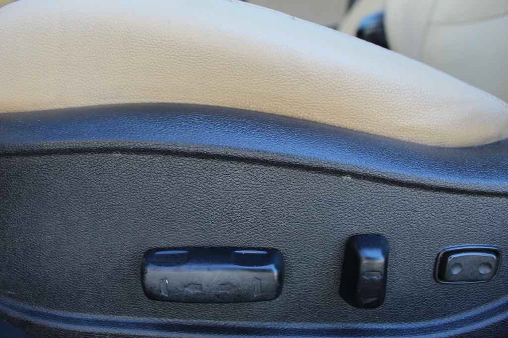 Used 2013 Hyundai Elantra Limited FWD image 21