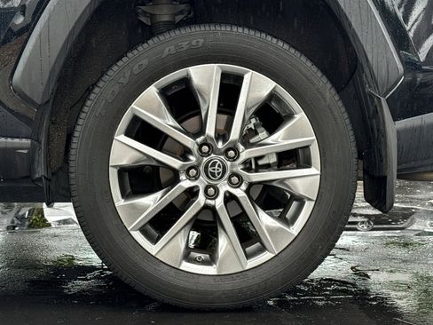 Used 2019 Toyota RAV4 XLE Premium image 26