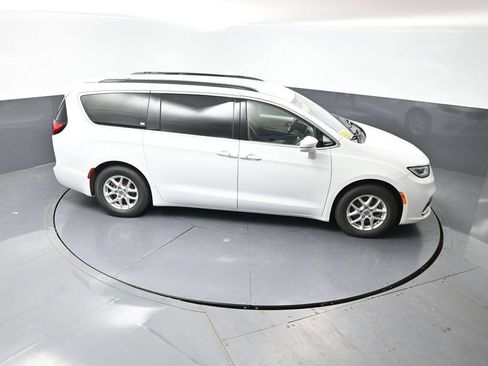 Used 2022 Chrysler Pacifica Touring-L FWD image 38
