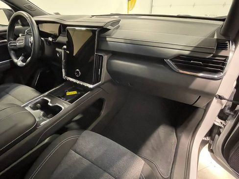 Used 2025 GMC Acadia Elevation image 29