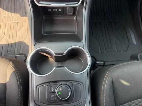 Used 2020 GMC Terrain SLE FWD image 33