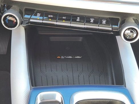 New 2026 Chevrolet Equinox EV LT image 18