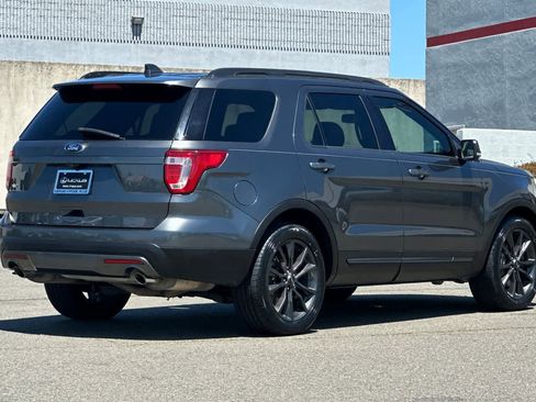 Used 2017 Ford Explorer XLT w/ Equipment Group 202A FWD image 2
