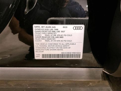 Used 2024 Audi Q8 e-tron Premium Plus image 35