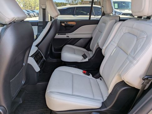 Certified 2025 Lincoln Aviator Reserve image 17