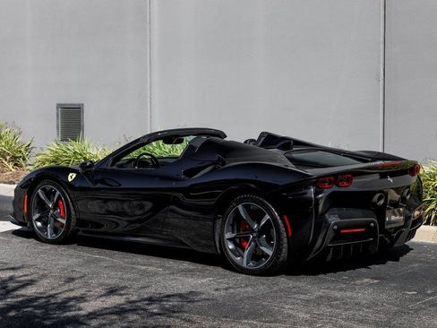 Used 2022 Ferrari SF90 Spider image 3