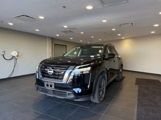 Used 2025 Nissan Pathfinder SV video 1