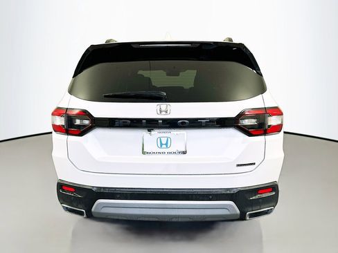 Certified 2024 Honda Pilot Touring image 6
