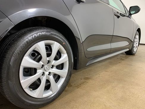 Used 2021 Toyota Corolla LE FWD image 9