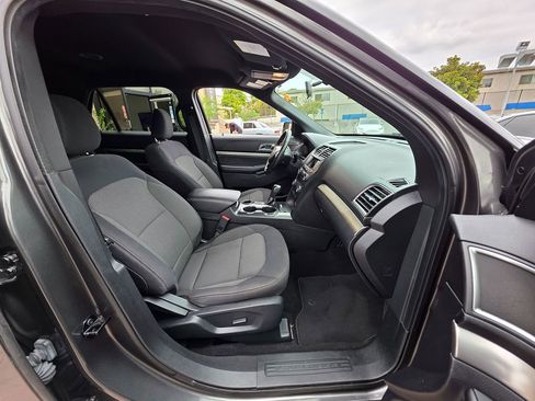 Used 2019 Ford Explorer XLT image 19