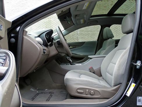 Used 2024 Chevrolet Malibu LT FWD image 12