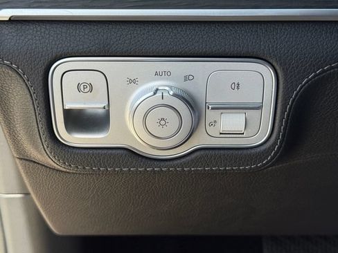 Used 2024 Mercedes-Benz GLE 450 4MATIC image 25