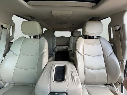 Used 2017 Cadillac Escalade ESV Luxury AWD/4WD image 24