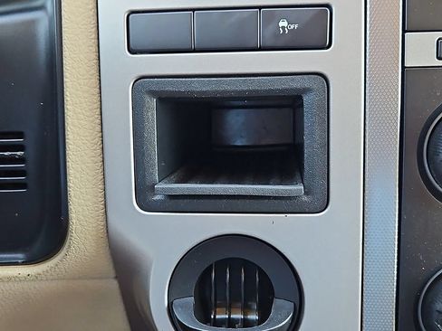 Used 2017 Ford Expedition XLT RWD image 24